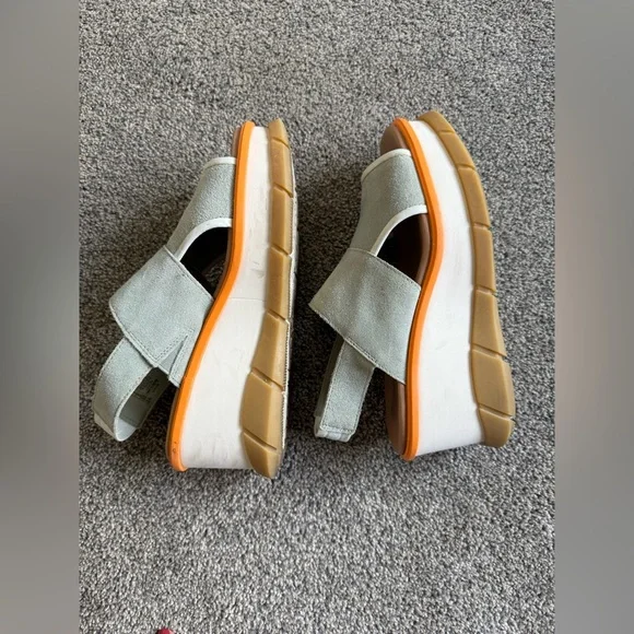 Sorel Women's Joanie III Slingback Wedge Sandals in Safari/Gum Size 7 —used - Picture 6 of 15